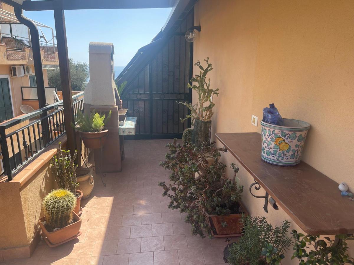 Casa Vacanze Cuzari Appartement Letojanni Buitenkant foto